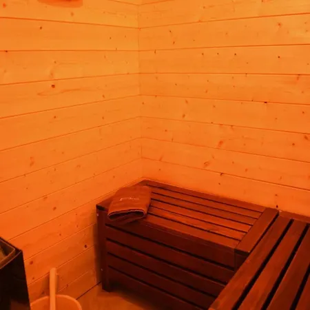 With Private Sauna, Jacuzzi And Pool Сasa de vacaciones *