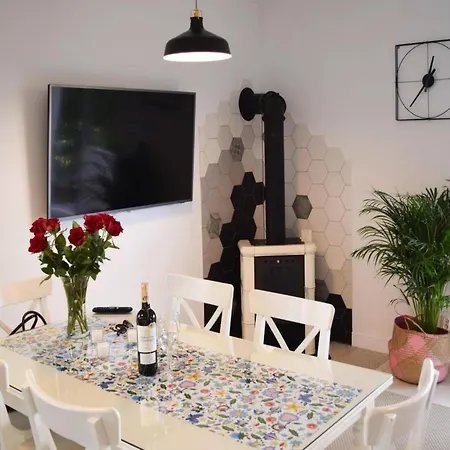 With Private Sauna, Jacuzzi And Pool Сasa de vacaciones Czestkowo (Koscierzyna)