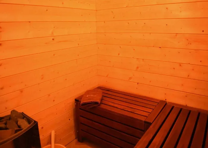 With Private Sauna, Jacuzzi And Pool 度假居 *